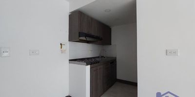 Se arrienda apartamento en la Urbanización Trigales, barrio Trapiche de Bello.Cuenta con tres habitaciones (una con clóset), un baño, zona de ropas y cocina semi-integral.El apartamento no recibe el poniente, lo que lo hace fresco y agradable, además tiene una vista muy bonita.
La urbanización es cerrada y ofrece excelentes zonas comunes: salón social, parque infantil, zonas verdes y espacio para mascotas.
Agenda tu visita sin ningún costo. Estudio totalmente gratis.
CODIGO 61322