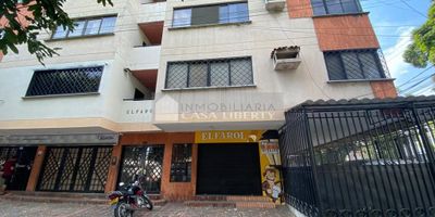 inmobiliaria casa Liberty presenta excelente local , con magnifica ubicación, y un área de 30 metros m2 cuenta con un baño bahía exterior de parqueo y pisos en cerámica, el sector es mixto( residencial y comercial) cercano a parques, colegios, farmacias, super mercados, restaurantes ,iglesias, bomba de gasolina, trasporte publico cercano y cómodas vías de acceso. COD: 102185