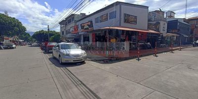 inmobiliaria casa liberty presenta excelente hotel de tres pisos con cuatro locales comerciales y muy buena ubicación, cuenta con un área de 281m2,  cómoda recepción, diecisiete habitaciones, veinte baños, zona de cocina y una terraza con vista exterior, el sector es comercial, cercano a parques, supermercados, restaurantes, farmacias, colegios , iglesias, bombas de gasolina, transporte publico cercano y cómodas vías de acceso. CODIGO 102137