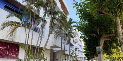 Apartamento en venta ubicado cerca del barrio ñla castellana, cuenta con tres habitaciones, closeth, dos baños, cuarto de servicio, zona de labores, cocina integral, balcon sala comedor y garaje. 

El conjunto residencial cuenta con zona infantil, zona social y servicio de vigilancia. 

Cerca de centros comerciales, hospitales, colegios, universidades, super mercados, entidades bancarias, restaurantes, acceso a vias y estaciones de transporte publico. 
