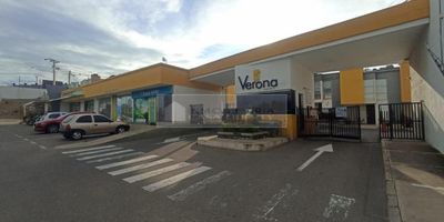 Casa Liberty presenta amplia, iluminada y moderna casa dentro de conjunto cerrado, con un área de 60m2, cuenta con sala-comedor, cocina integral, zona de ropas, tres habitaciones, tres baños, pisos en cerámica y muy buenos acabados, el conjunto ofrece portería y vigilancia privada, amplios accesos y vias pavimentadas, zona infantil, piscina para adultos y niños, salón de eventos, canchas múltiples y parqueadero para visitantes, el sector es de alto desarrollo urbano, fresco y tranquilo, cercano a supermercados, colegios, zonas de comercio, transporte publico y vías principales. COD1020046