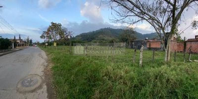 inmobiliaria casa Liberty presenta amplio lote con magnífica ubicación y un área de 18000 m2, el sector es residencial, cerca a sector comercial, supermercados, restaurantes, cómodas vías de acceso y vías principales .COD 101989