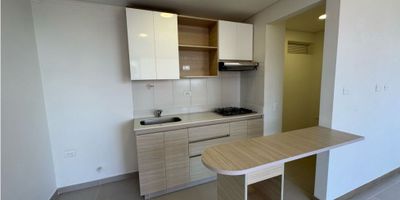 ¡Excelente oportunidad de alquiler en Rionegro, Antioquia! Este hermoso apartamento de 78 M2 tiene todo lo que estás buscando para vivir cómodamente en una de las zonas más privilegiadas de Colombia. Con 3 amplias alcobas y 2 baños, este inmueble es perfecto para una familia, una pareja o incluso para aquellos que buscan un espacio amplio para trabajar desde casa.

 
