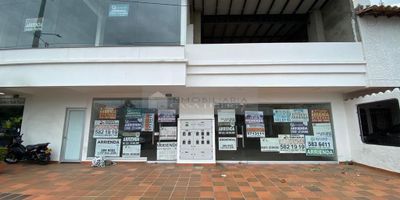 inmobiliaria casa Liberty presenta excelente local ubicado en un sector apetecido de la ciudad con un área de 46m2, cuenta con un baño, fachada en vidrio y pisos en cerámica, el sector es mixto (residencial-comercial) cercano a parques, supermercados, restaurantes, bancos, farmacias, centros comerciales, transporte publico cercano y cómodas vías de acceso. COD