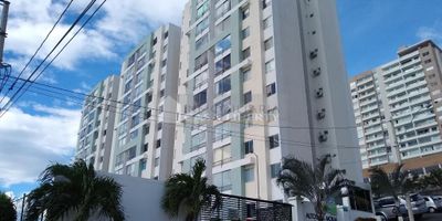 inmobiliaria casa liberty presenta excelente y fresco apartamento en condominio con muy buena ubicación y un área de 45 m2, cuenta con sala-comedor, tres habitaciones, dos baños, cocina integral, zona de ropas, vista exterior, deposito y pisos en madera laminada, el condominio ofrece portería y vigilancia, ascensor y escaleras, zona social con piscina, zona infantil y cancha deportiva. el sector es residencial, cerca de sector comercial, parques, supermercados, bancos, restaurantes, colegios, farmacias, bombas de gasolina, transporte publico cercano y cómodas vías de acceso. COD 101761