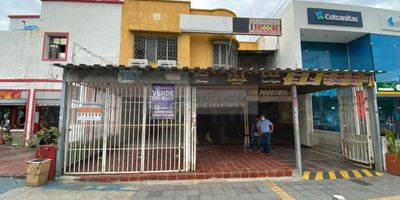 Casa liberty presenta local comercial con excelente ubicación en el centro de la ciudad, el cual cuenta con un área de 40 m2, pisos en cerámica, el sector es comercial, altamente transitado, cercano a supermercados, centros comerciales, restaurantes, almacenes, transporte publico y vías principales pavimentadas. cod 101616