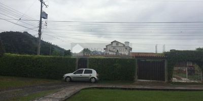 Casa Liberty presenta hermosa, fresca y acogedora casa campestre en el municipio de chinacota, con muy buena distribución de espacios y un área de 800m2, cuenta con sala, comedor, cocina integral, zona de ropas, cuatro habitaciones, seis baños, amplias zonas verdes, zona bbq, pisos en gres y buenos acabados, el conjunto ofrece portería, amplios accesos y vias internas pavimentadas, el sector es tranquilo y seguro, cercano a parques y vias principales. COD101069