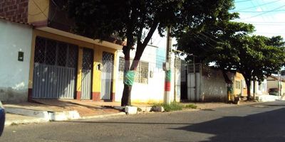 Casa liberty presenta este amplio lote de 3.400 metros, con excelente ubicación, uso de suelos mixtos, servicios públicos, el sector residencial con amplio accesos y vías pavimentadas, es cercano a zonas de comercio, supermercados, restaurantes, parques, y vías principales, transporte publico permanente, cod 100738