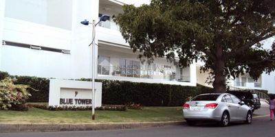 Casa Liberty presenta amplio y exclusivo apartamento con buena distribución de espacios, ubicado en zona de alta valorización, con un área de 132 m2, cuenta con tres habitaciones, cuatro baños, sala-comedor, cocina integral, zona de ropas, amplio balcón, un deposito, pisos en mármol, excelentes acabados, el edificio ofrece portería y recepción, lobby, gimnasio,ascensor, piscina para adultos y niños, salón de eventos, zona bbq, parqueadero para visitantes, vigilancia las 24 hrs y una magnifica vista panorámica, el sector es residencial, con amplios accesos y vías pavimentadas, zona de alta valorización, fresco y tranquilo, cercano a supermercados, estación de gasolina, restaurantes, transporte publico y vías principales. cod 100693