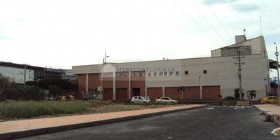 Casa Liberty presenta este amplio y exclusivo lote de 2000 metros con muy buena ubicación, vías pavimentadas y todos los servicios, el sector es mixto (residencial y comercial), cercano a vías principales, centros comerciales, supermercados, parques, clínicas, colegios, restaurantes y transporte publico. cod 100626