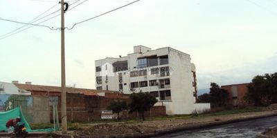 Casa Liberty da a conocer este exclusivo y amplio lote de 1.356 metros,ubicado en un sector de alto crecimiento institucional y comercial, grandes obras están en desarrollo en el sector dándole así una muy buena valorización, el terreno cuenta con servicios públicos, accesos y vías pavimentadas,cercano a centros comerciales y hoteles cinco estrellas, . cod 100586