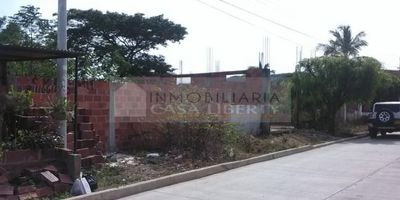 Casa Liberty presenta amplio lote en el sector de la cordialidad, patios, con un área de 2.200 metros cuadrados, con uso de suelos residencial, el sector es residencial y tranquilo, cercano a parques, supermercados, transporte publico y vías principales. cod 100523