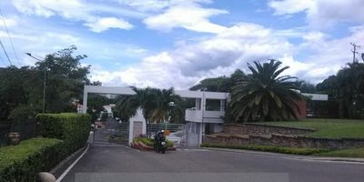 CASA LIBERTY PRESENTA ESTA AMPLIA Y ACOGEDORA CASA DE DOS NIVELES PARA ESTRENAR, CUENTA CON CUATRO HABITACIONES, SEIS BAÑOS, PARQUEADERO PARA CUATRO CARROS, PISOS EN MÁRMOL, COCINA TIPO ISLA, HABITACIÓN DE SERVICIO, SALA TV, PISCINA, VIGILANCIA 24 HORAS, SALÓN SOCIAL, PISCINA, JUEGOS INFANTILES, Y PARQUEADERO VISITANTES. COD 100519