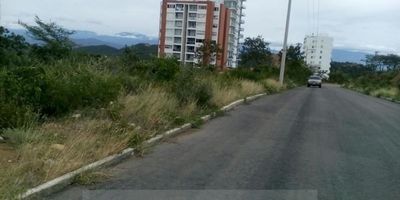 CASA LIBERTY PRESENTA ESTE LOTE CON EXCELENTE UBICACIÓN Y EXCELENTE VISTA A LA CIUDAD , EL CUAL CUENTA CON UN ÁREA DE 1.455 M2, ZONA DE VALORIZACIÓN Y MUCHO DESARROLLO, ACCESO Y VÍAS PAVIMENTADAS. COD 100484