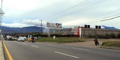 Casa Liberty presenta exclusivo lote con excelente ubicación, con un área de 4.000 metros cuadrados ubicado sobre la autopista internacional frente a la toyota, con uso de suelos múltiples, sector altamente transitado, residencial y comercial, con vías y accesos pavimentados. cercano a restaurantes, transporte publico, concesionarios, supermercados, iglesias y vías principales. COD100114