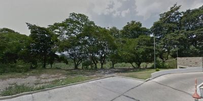 LOTE EN ZONA DE DESARROLLO, EXCELENTE UBICACIÓN, CON UN ÁREA DE 17.600 M2, COD 100086