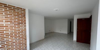 apartamento con amplios espacios, sector tranquilo, amplia terraza, muy e iluminado
