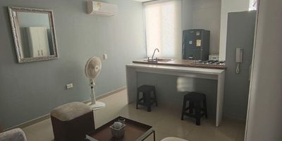 Descubre este apartaestudio de 44 metros cuadrados distribuidos en 1 habitación, 1 baño, sala-comedor, cocina, area de labores, aire acondicionado, cuenta salon social, ascensor y 1 parqueadero, este inmueble ofrece comodidad en cada rincón.  No pierdas la oportunidad de vivir en este lugar. ¡Contáctanos ahora para más información y agenda una visita!