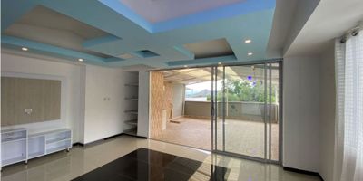 Si para ti lo más importante son los grandes espacios, donde tu y tu familia puedan estar cómodos y seguros, este apto está para ti.

 

Se vende hermoso y amplio apartamento totalmente remodelado. Cuenta con  4 habitaciones, 2 Baños, terraza grande para pasar tardes inolvidables, cocina integral grande y moderna.

 

El apartamento esta ubicado en el piso 5, no tiene ascensor, en conjunto cerrado, vigilancia privada.

 

 
