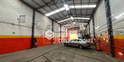 Se arrienda bodega en vía principal ideal para almacenamiento liviano o pesado, metal mecánica, venta de repuestos de carros o motos, bodega cerca a colegios, restaurantes, supermercados. llámanos y te damos la mejor información.