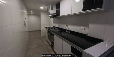 Atos Inmobiliaria te ofrece casa-apartamento esquinero de dos niveles, ideal para quienes buscan comodidad y excelente ubicación. En el primer nivel cuenta con sala-comedor, cocina integral, zona de ropas, garaje, una habitación con clóset y un baño. En el segundo nivel, la habitación principal dispone de baño privado, además de tres habitaciones auxiliares con baño compartido. Ubicada en un sector residencial, cerca de centros comerciales y con excelentes vías de acceso. ¡No dejes pasar esta oportunidad! Contáctanos y agenda tu visita hoy mismo.