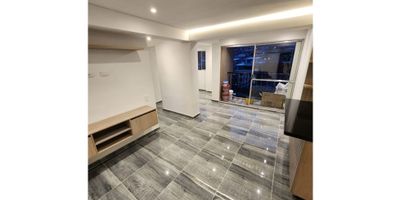 ? Apartamento para Estrenar en Venta – Bello - sector Madera

? Área privada: 48,85 m²
? Área construida: 53,58 m²
? Precio de venta: $285.000.000
? Año de construcción: 2025 (para estrenar)
? Estrato: 3
? Administración: $223.000

Características del apartamento:


 
 3 alcobas
 
 
 2 baños completos
 
 
 Cocina integral
 
 
 Gas domiciliario y calentador
 
 
 Balcón
 
 
 Parqueadero común
 
 
 No cuenta con cuarto útil
 


✨ Ideal para estrenar, en un sector con excelente proyección y valorización.

? Contáctanos para más información o agendar tu visita.
