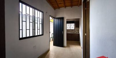 Apartamento en muy buen sector de caldas barrio la locería cerca de parque ppal caldas y parque de la locería APT consta de dos alcobas, 1 baño cabinado, sala comedor, buen transporte público.