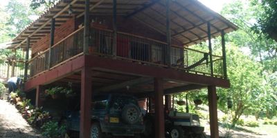 Finca para venta en santa fe de Antioquia sector rural, este inmueble cuenta con un lote de 25.000 metros cuadrados y en el tres construcciones, casa principal, apartamento de huespedes y casa de mayordomos, las construcciones cuentan servicios independientes, piscina, zona verdes, arboles frutales, a 2 kilometros de zona urbana.