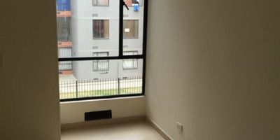 Se vende una propiedad ubicada en el Conjunto Residencial Parque Campestre etapa 7, en el barrio Compartir de la ciudad de Soacha. El inmueble cuenta con 3 habitaciones, 2 baños, cocina integral, cuarto de ropas y seguridad las 24 horas. El conjunto también dispone de juegos infantiles, salón de eventos, parqueadero comunal y portería. En buen estado de conservación y con una superficie total de 54.78 m2, siendo 50.95 m2 de superficie cubierta. Una oportunidad de adquirir una vivienda funcional y cómoda en un entorno residencial tranquilo y seguro.    DSZ-906

