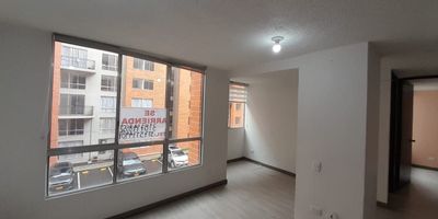 Caracteristicas del apartamento
2 habitaciones con opcion de una tercera 
1 bano moderno con acabados cerámicos y diseño funcional
Cocina semi-integral
Sala comedor amplia ideal para compartir momentos inolvidables
Zona de lavanderia independiente
Vista interior desde el 3er piso con acceso por ascensor
Parqueadero comunal disponible