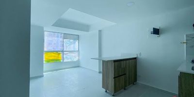 Excelente inmueble en óptimo estado para estrenar, con distribución funcional, abundante luz natural y acceso fácil al transporte público integrado al metro, el cual pasa por la portería. Está ubicado cerca del hospital San Julián, el Mall Aves Marías y otros servicios de interés, Dispone de 2 habitaciones con closet, 1 baño, zona de lavandería, 1 vestier, cocina integral con barra americana. Cuenta con portería las 24 horas del día. zonas comunes en construcción,
