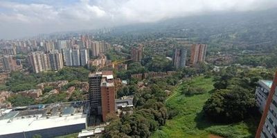 ¡Apartamento en arriendo de 89 m²!, Espacioso, moderno y con una excelente distribución que brinda comodidad y estilo. Cuenta con amplias alcobas, buena iluminación, cocina integral, sala comedor y balcón con una vista agradable. Cuenta con 3 alcobas, 2 baños, parqueadero privado y cuarto útil, Agenda tu visita y descubre tu nuevo hogar.