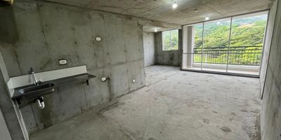 Se vende Apto en Ciudad Guabinas Unidad Múcura
En obra gris para adecuarlo a su gusto Piso 7. Área 70 M2. 
Cocina abierta, Zona de oficios independiente, Sala comedor, Balcón, 2 habitaciones principal con baño y espacio para vestier, Baño de alcobas
Espacio para la tercera habitación o estar de TV, Espectacular vista a las montañas, al frente es la hacienda Guabinas y todas las habitaciones puede disfrutar la linda vista.
La unidad cuenta con piscina, espacio para las mascotas, 2 salones sociales, gimnasio, juegos para niños.
1 parqueadero comunitario
Administración $180.000