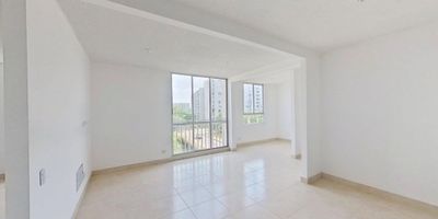 Acogedor apartamento de 51 m² ubicado en el conjunto Celeste, barrio Parque Heredia. Cuenta con 2 habitaciones, 1 baño, sala de estar y vista exterior, ideal para quienes buscan un espacio funcional y bien distribuido. Se encuentra en el piso 8 con ascensor, pisos en cerámica y gas natural. De estrato 3 y 3 años de antigüedad, este inmueble ofrece comodidad y tranquilidad en una excelente zona residencial cercana a vías principales, transporte y comercios. Perfecto para parejas, pequeñas familias o inversionistas.
