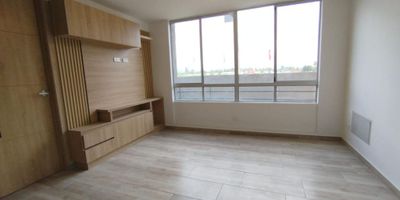 Apartamento para estrenar, de 45 Mts, excelente iluminación, sala comedor, cocina integral tipo americano, zona de lavandería independiente, calentador a gas, dos alcobas con closet y baño de alcobas. El edificio cuenta con ascensor, CCTV, vigilancia 24/7. Ubicado sobre la Carrera Cincuenta y Siete a pocas cuadras de la Calle Doscientos y Autopista Norte.