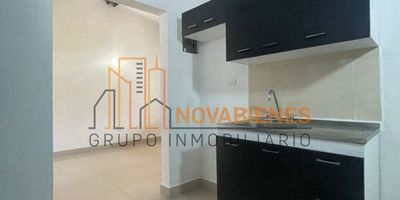 Cuenta con aproximadamente 42 metros, 2 habitaciones, 1 closet, baño, cocina semi-integral, zona de ropas y  sala comedor.