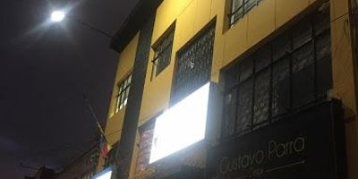 Edificio de cuatro pisos con terraza, bien ubicado. Edificio excelente ubicación estratégica cerca de universidades centros comerciales iglesias supermercados parqueaderos discotecas restaurantes avenida principal carrera 17  sistema Transmilenio, stip parques gimnasios fachada moderna construcción para AIRBNB oficinas eps salud comercial teletrabajo acabados triple A en la actualidad cuenta con arriendos por  $ 20 millones aprox 