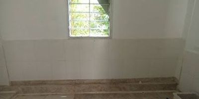 Providencia Inmobiliaria con matrícula SGM-MAOM-2016-7 tiene en arriendo una hermoso local recién remodelado de 35mtrs2 en el sector del bosque con excelente iluminación, con amplios espacios cerca a colegios, iglesia, zonas verdes, supermercados, juegos infantiles, zona tranquila y segura, consta un salón grande, un baño con poceta, punto para cocineta, servicio de gas natural, acabados modernos.