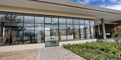 Espectacular apartamento en Cajicá, ubicado en vía de acceso secundaria calle 16a cuatro cuadras cra 6, cerca del centro comercial Fontanar dónde encontrará zona de comidas, almacenes de ropa y entidades bancarias. El Apartamento cuenta con una gran distribución e iluminación, cocina con barra americana, hall de alcobas, grandes ventanales y todas las habitaciones con closet, Garaje. Cualquier información contactar al 3176609569 o al correo jose.pradaarrobainmobiliariabogota.com. El equipo de Inmobiliaria Bogotá está comprometido a brindar. El equipo de inmobiliaria Bogotá está comprometido unen experiencia de vida excepcional para nuestros clientes desde el momento en nuestra comunidad.