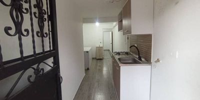 Espectacular apartaestudio con servicios públicos incluidos, primer piso.