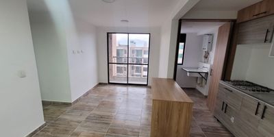 Estrena tu nuevo hogar en Bosque Robledal. Este apto. de 50m2, piso 8 bloque 19, combina comodidad, modernidad y una excelente ubicación cerca del Club Social La Macarena y al frente del Colegio de la UCO Bilingüe, con un diseño funcional, novedoso y acogedor, ofrece dos alcobas con clóset, cocina integral abierta con barra tipo comedor, dos baños, sala luminosa, balcón con agradable vista y zona de ropas independiente, calentador a gas. Los parqueaderos son de uso compartido. La unidad residencial cuenta con portería y lobby, gimnasio totalmente dotado, zona de co-working, piscina para adultos y otra para niños, cancha de fútbol, salón social, zona BBQ, zona para mascotas, senderos peatonales, juegos infantiles, salón de entretenimiento y parque biosaludable. Un lugar perfecto para disfrutar la tranquilidad de Rionegro, con todas las comodidades y el encanto de estrenar tu propio espacio.