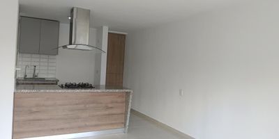 Apartamento en Venta – Piso Alto

Ubicado en El Bosque, Floridablanca, una zona residencial muy apetecida, cerca de parques, colegios e iglesias, con excelente valorización.
Área: 80 m²
3 ascensores por torre
Parqueadero privado

Características internas:
3 habitaciones (la principal con pequeño balcón)
2 baños
Estudio
Sala – comedor con balcón
Zona de ropas

Zonas sociales y comodidades del conjunto:
Cancha múltiple
Piscina
Sauna
Gimnasio
Zona BBQ
Juegos infantiles
Teatrino
Terraza
Zona de coworking
Recepción
Mesa de tenis
Mesa de pool