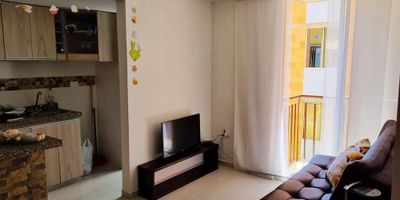 Apartamento en venta – 3 habitaciones, 2 baños, balcón
Disfruta de un hogar moderno y funcional con una habitación principal, dos habitaciones sencillas y dos baños completos.
Cuenta con balcón, citófono, y fue construido en 2017.
El conjunto ofrece zona BBQ, piscina, juegos infantiles y amplias zonas verdes, además de portería 24 horas.
? Comodidad, seguridad y bienestar en un solo lugar.