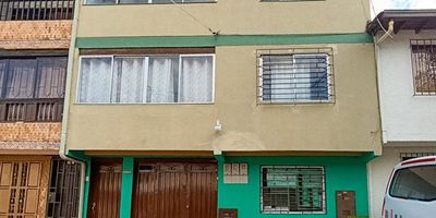 Agradable apartamento ubicado en el sector de Belén la nubia, en la calle 19, piso 1, tiene un área de 60  metros aproximadamente. El inmueble cuenta con: 2 alcobas, 1 baño cabinado, 1 baño social, 2 closets, sala-comedor, cocina integral con red de gas, y piso en cerámica y garaje cubierto.
Los datos de los inmuebles promocionados en la página web están sujetos a cambio y verificación de disponibilidad.