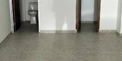 Local en arriendo en Manizales, situado en el barrio Belén. Este espacio comercial de 55 m² cuenta con un baño y un depósito práctico. Dispone de luz independiente y comparte el servicio de agua. Con 15 años de antigüedad, es una opción funcional para su negocio en Caldas. El canon de arriendo es de $2.300.000. Para más detalles de este local en arriendo en Belén, Manizales, puede contactarnos a través de WhatsApp, la opción quiero que me contacten o ver teléfonos.