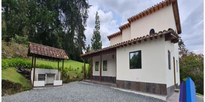 Se arrienda casa campestre ubicada en el municipio de Rionegro Antioquia, vereda Pontezuela. El área del lote es de 5.000, el área construida es de 200m2.

La casa se encuentra distribuida de la siguiente manera:

5 habitaciones
4 baños
Sala comedor
Cocina integral
Patio de ropas
Turco - kiosco.

Se encuentra cerca al complex de Llanogrande, colegios, zonas de comercio y cuenta con facilidad de transporte público.
