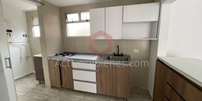 Arriendo apartamento sector manila el Poblado. Con un área aproximada de 70 MT², cuenta con 3 alcobas, 2 closets, 2 baños 1 vestier,  sala comedor, cocina integral , red de gas, calentador, zona de ropas y balcón.  Arrienda Activos y Bienes, Inmobiliaria experta en administración y arrendamiento de apartamentos, casas, locales, bodegas y oficinas en el Oriente Antioqueño, Medellín y toda el área Metropolitana. Información sujeta a cambios. Las imágenes de muebles, enseres, decoración y demás elementos son una referencia.