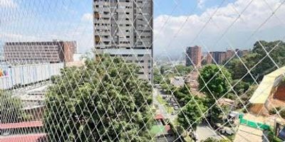 Vive cerca de todo en el barrio Mayorca, Sabaneta! Acogedor inmueble de 70 m² con excelente distribución y ubicación: 3 habitaciones, 2 baños, Balcón con buena iluminación natural, Cocina semi-integral, Parqueadero privado, Acceso a zonas comunes: piscina, salón social y zonas verdes, Disfruta de un entorno tranquilo y con todo a tu alcance, a pocos pasos del Centro Comercial Mayorca. ¡Agenda tu cita y conoce tu próximo hogar! Camila Echavarría – 300 317 0505