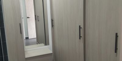 ARRIENDO PARA ESTRENAR ESPECTACULAR APARTAMENTO EN LAURELES CERCA AL EXITO DE LAURELES 6TO PISO, 3 HABITACIONES, SALA COMEDOR AMPLIOS, COCINA COMPLETA, PARQUEADERO EN EL MEJOR LUGAR PARA VIVIR EN MEDELLIN, CERCA A TODO. TRANSPORTE PUBLICO, CERCA A CENTROS COMERCIALES, COLEGIOS 