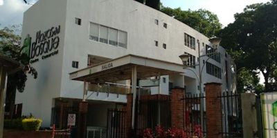 INMOBILIARIA ÁREA BIENES Y SERVICIOS 

Se Arrienda HERMOSA OFICINA CENTRO COMERCIAL PLAZAS DEL BOSQUE
 
Consta de:
Espacio de 36m2
1 Baño
Balcon